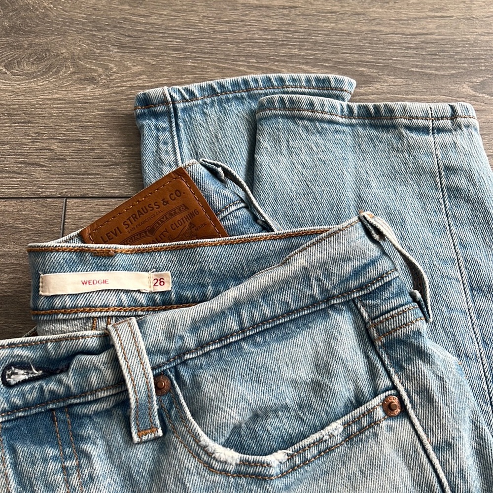 Levi’s Wedgie Jeans